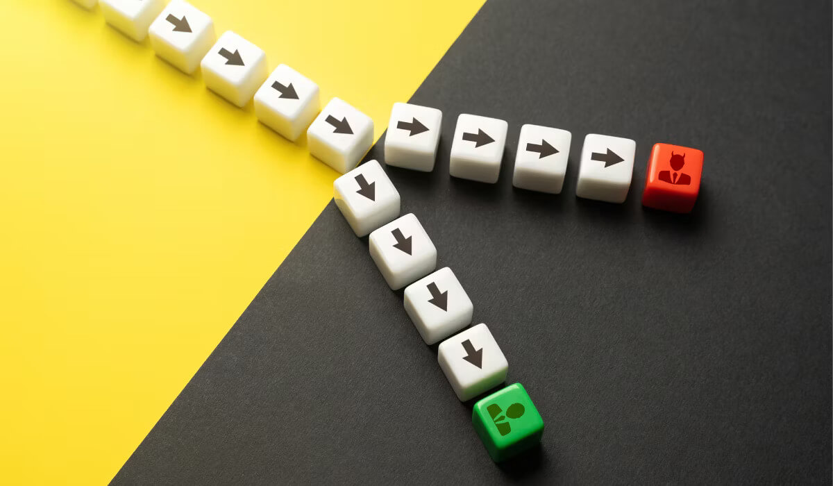 a row of blocks splitting into two rows a a red and green block on either end